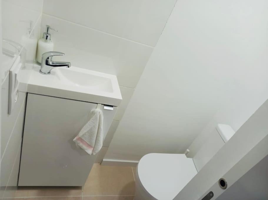 Apartment Modern 3 Bedroom Flat In