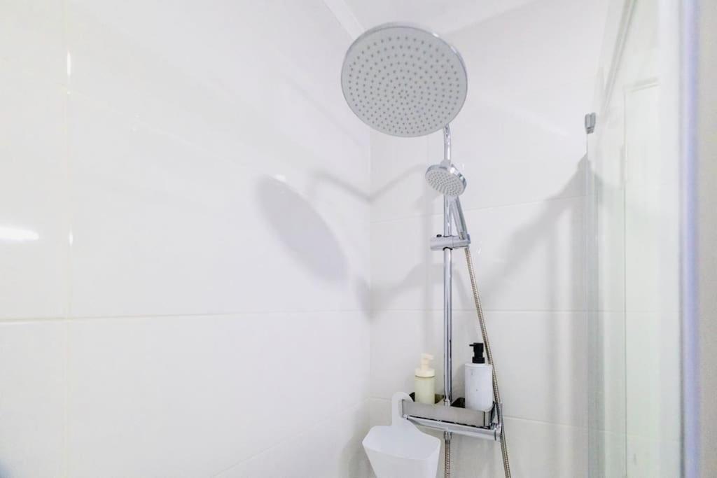 Apartment Modern 3 Bedroom Flat In *