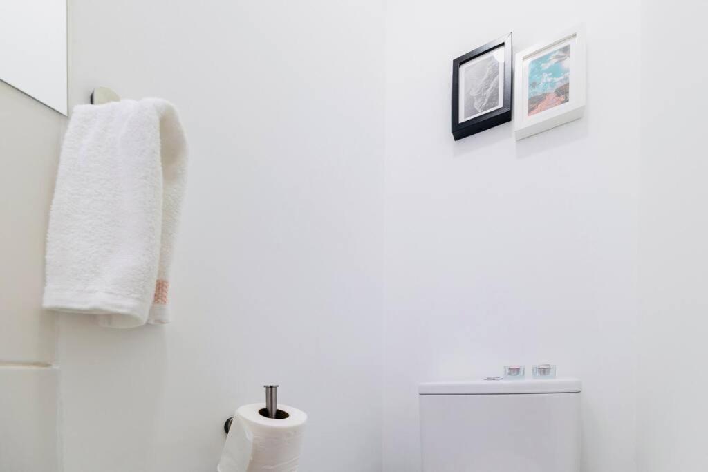 Apartment Modern 3 Bedroom Flat In *