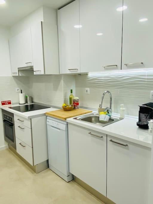 Modern 3 Bedroom Flat In Apartment Lisbon