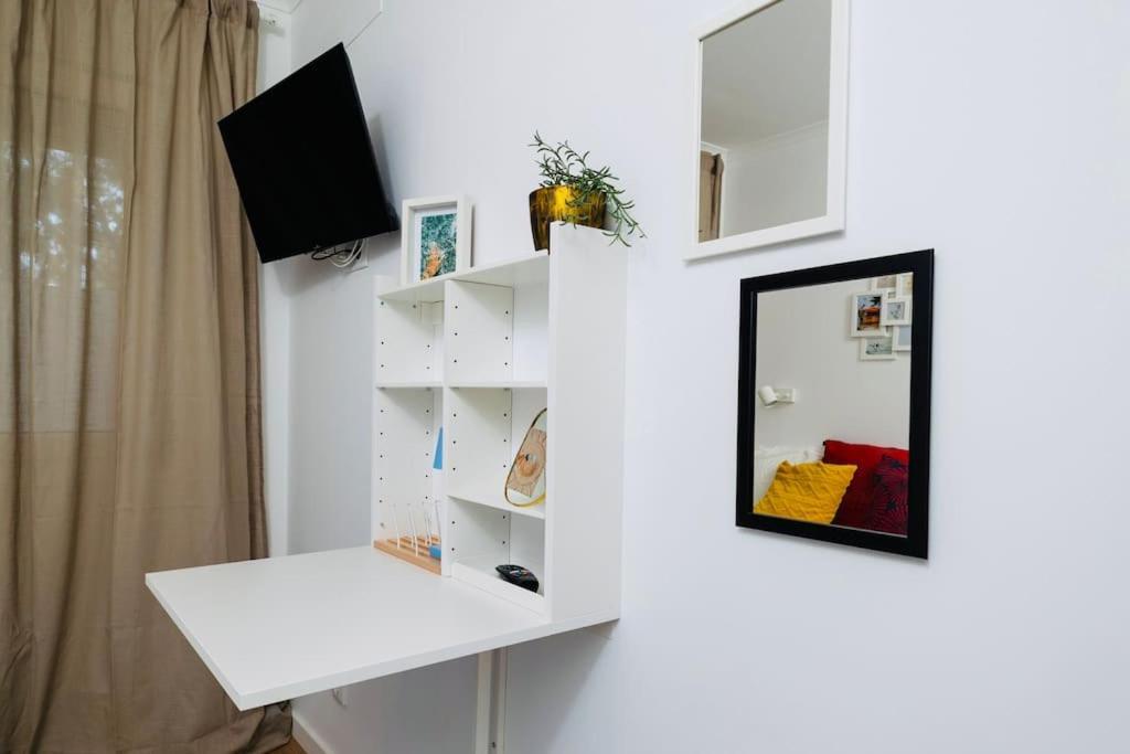 Modern 3 Bedroom Flat In Apartment *