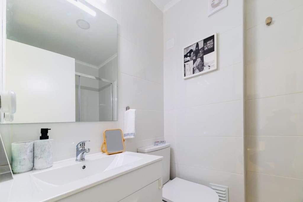 Apartment Modern 3 Bedroom Flat In Lisbon