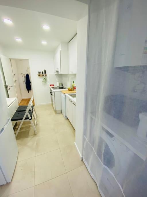 Apartment Modern 3 Bedroom Flat In